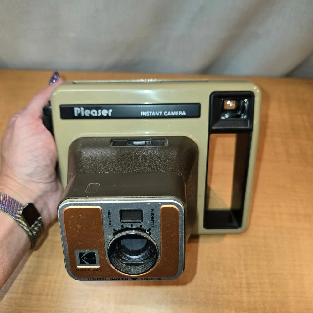 Vintage‎ 1970s Kodak THE PLEASER Instant Camera, Manual Included - Untested